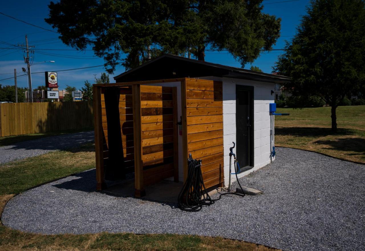 The Bike Inn Bentonville Bagian luar foto