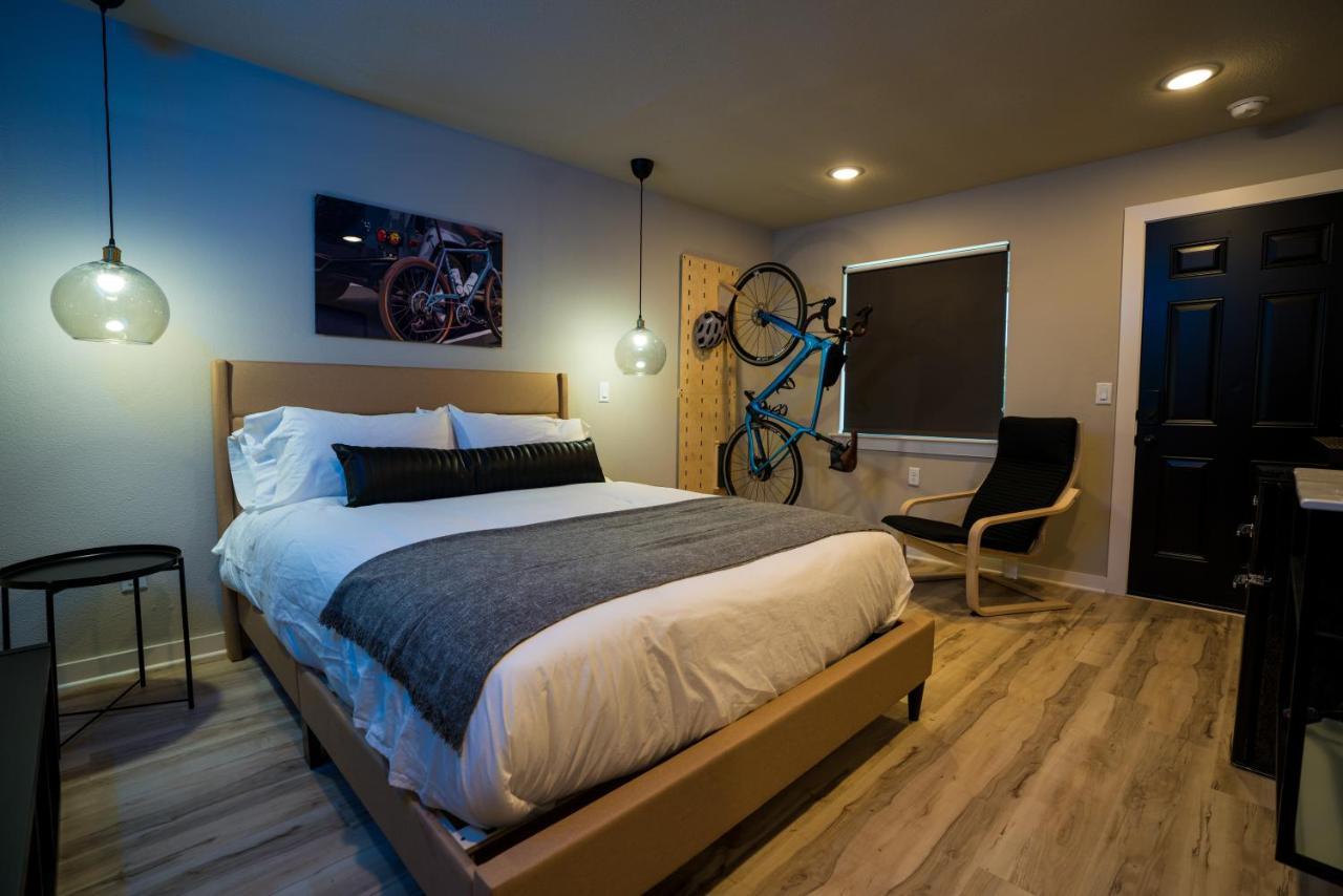 The Bike Inn Bentonville Bagian luar foto